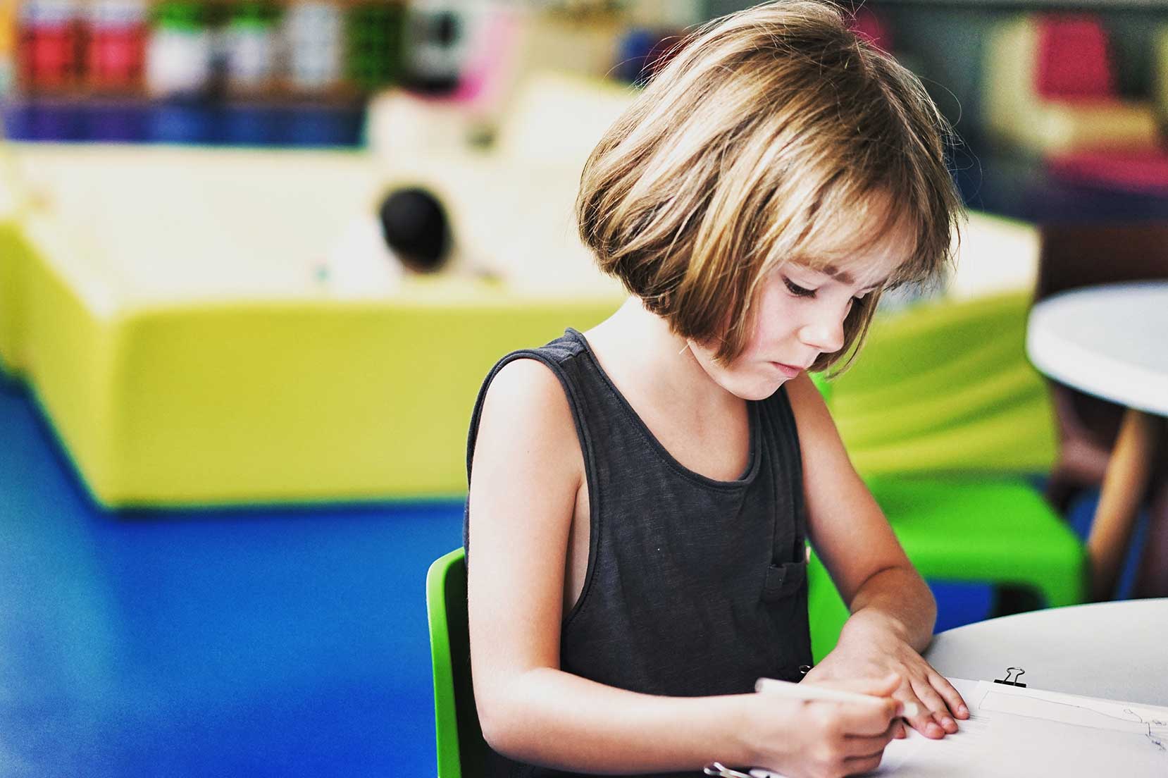 bambina a scuola