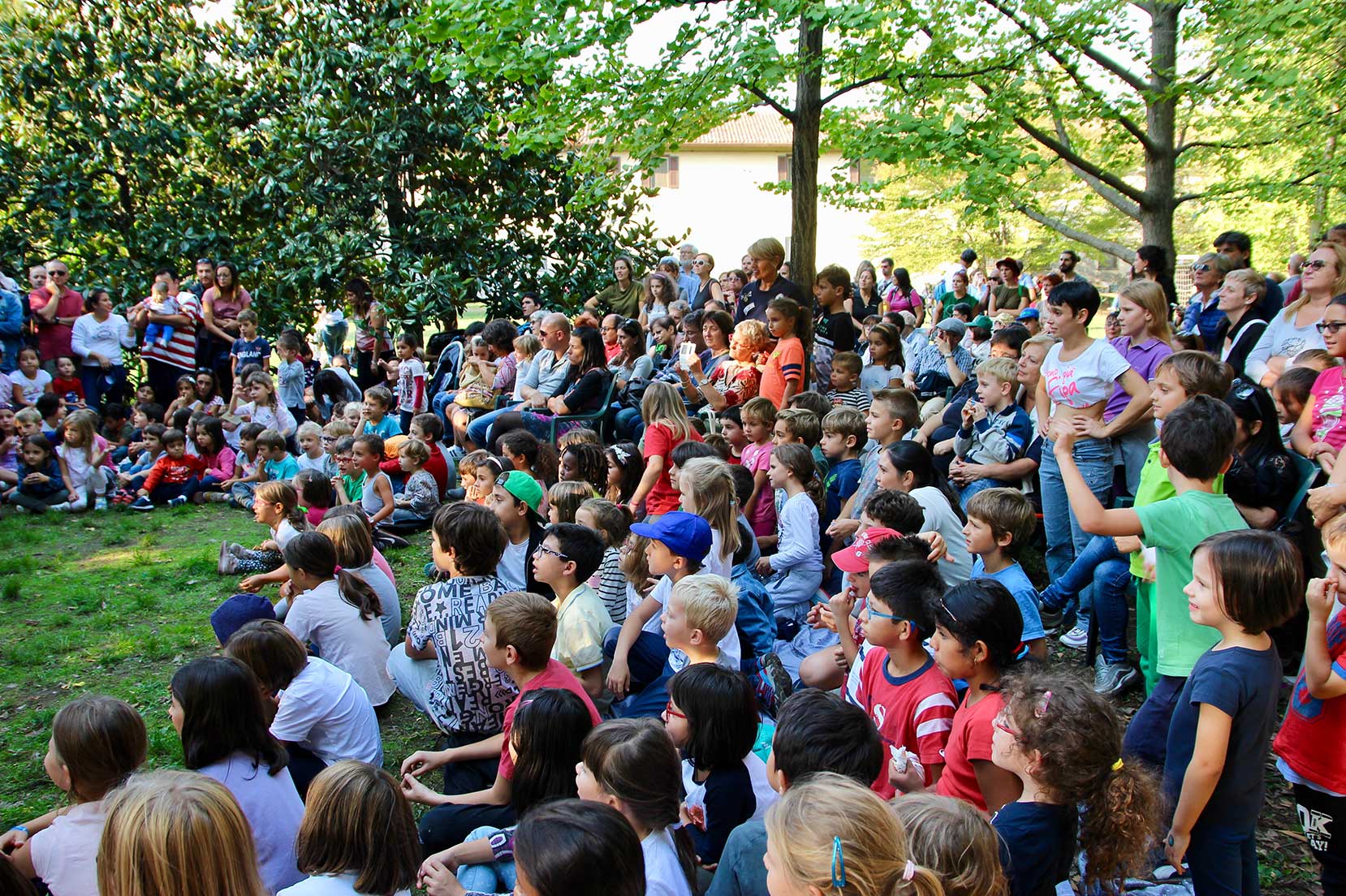 bambini durante una festa organizzata a cascina biblioteca