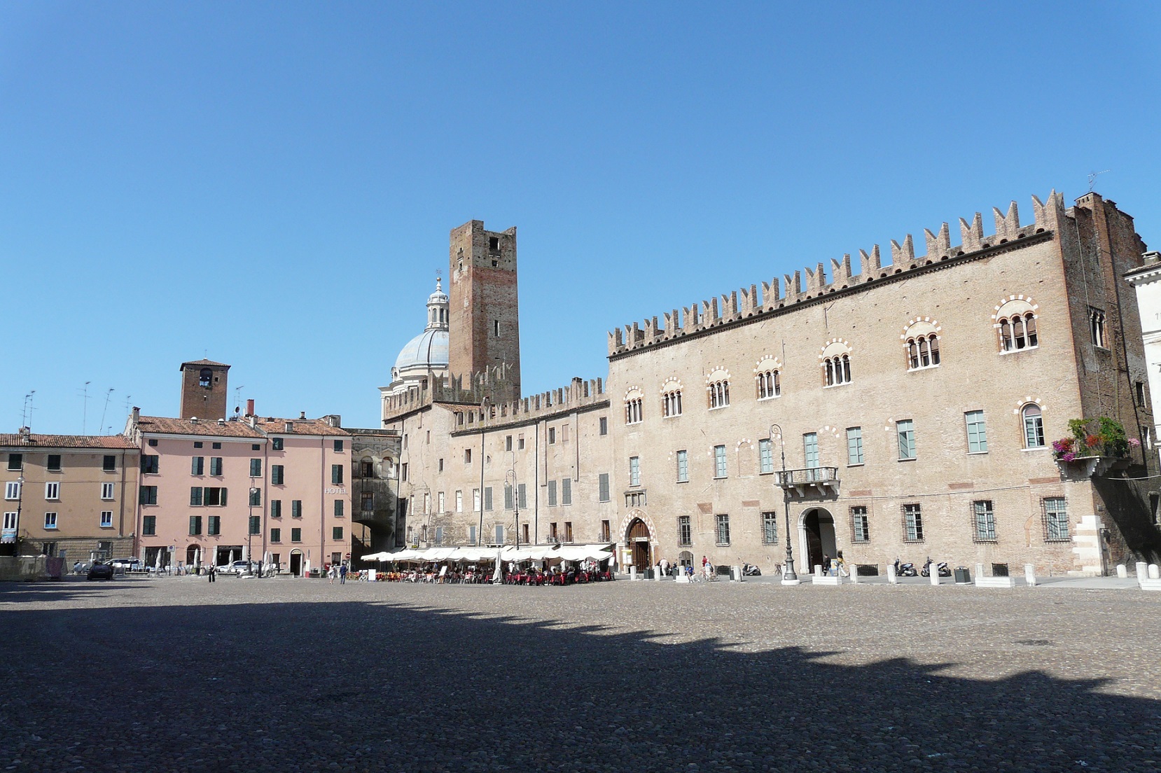 Mantova: Piazza Sordello