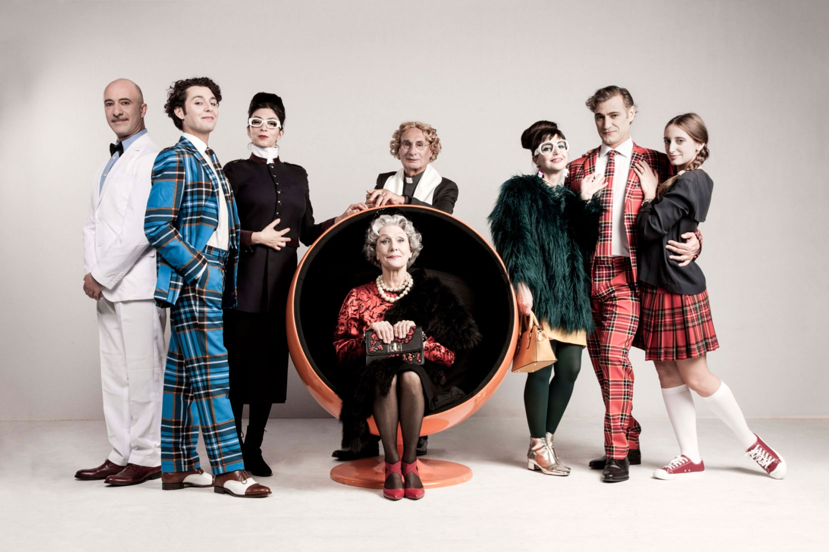 Il cast dello spettacolo "l'importanza di chiamarsi ernesto"